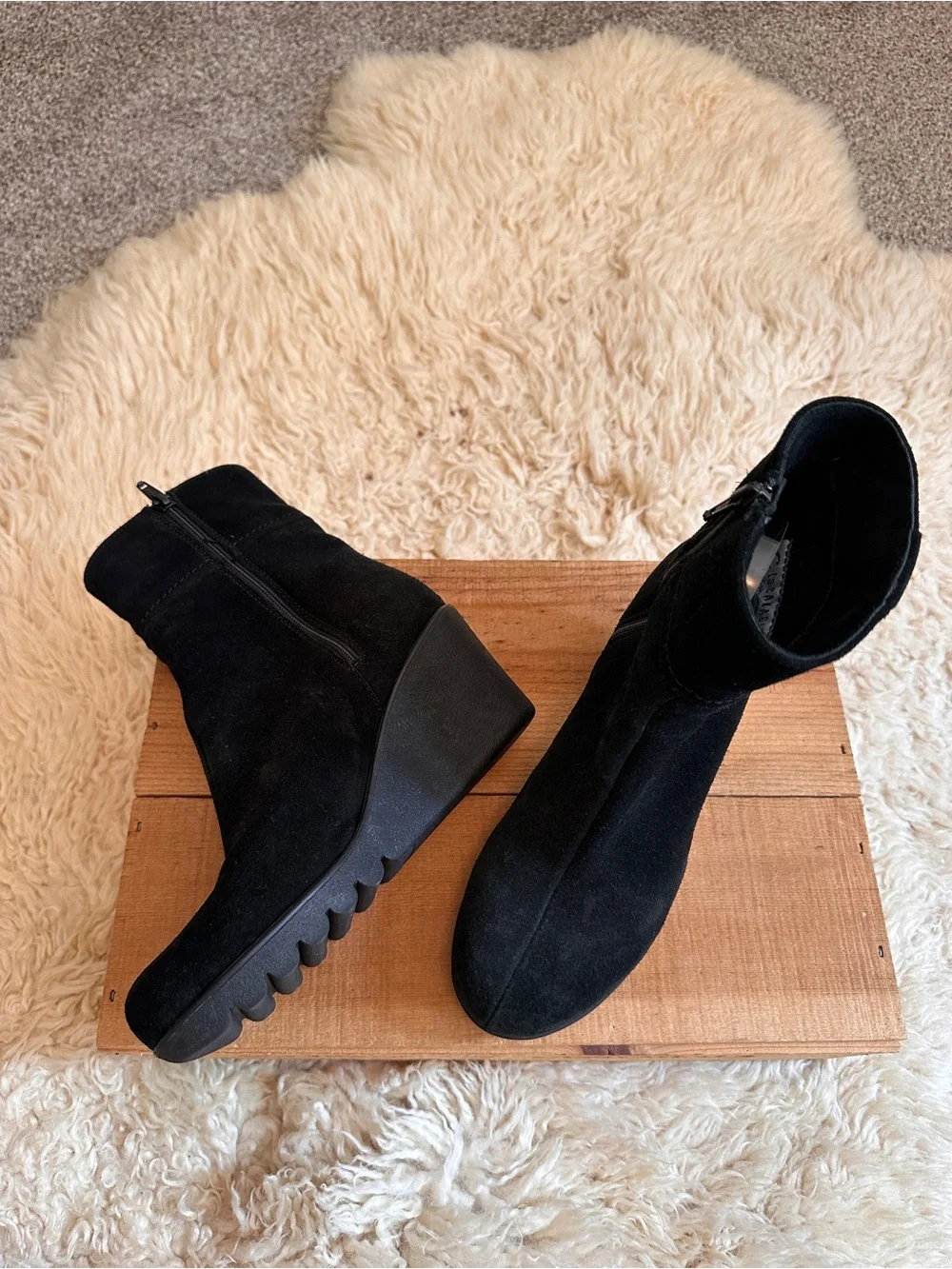 La Canadienne wedge waterproof suede leather bootie 6 1/2 M